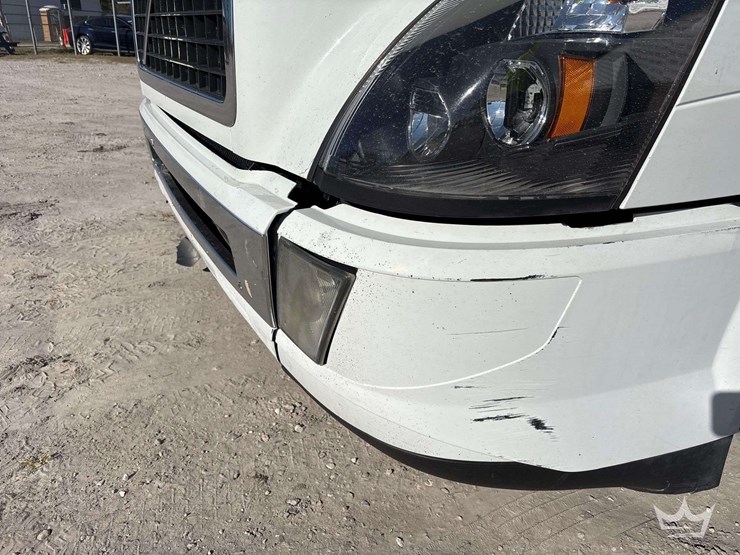 2016-volvo-vnl-t/a-sleeper-cab-truck-tractor-image-55