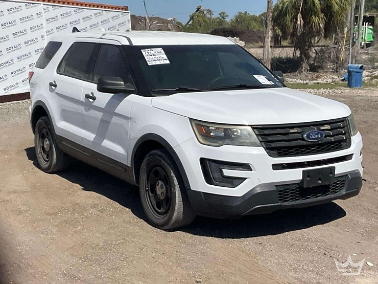 2016-ford-explorer-image-2