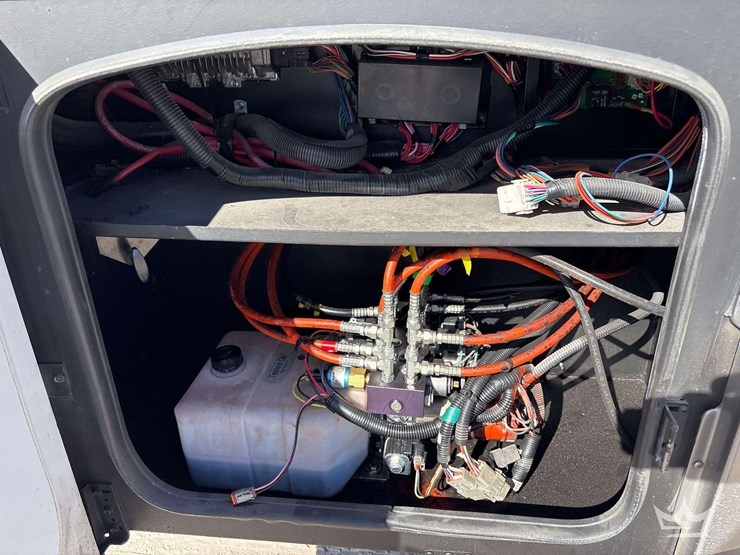 2018-freightliner-thor-venetian-400xcr-a40-41ft.-class-a-motorhome-image-10