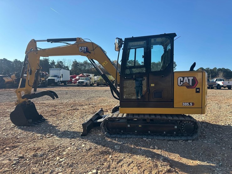 2025-caterpillar-305.5-image-6