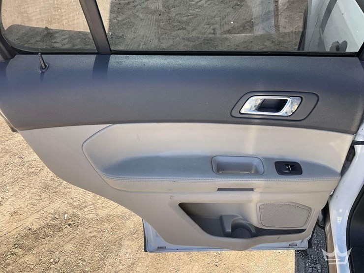 2014-ford-explorer-image-23