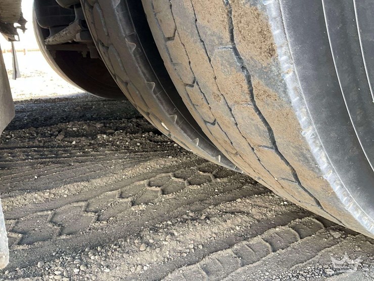 2018-freightliner-m2-106-image-40