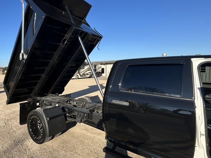 2014-dodge-ram-3500-image-19