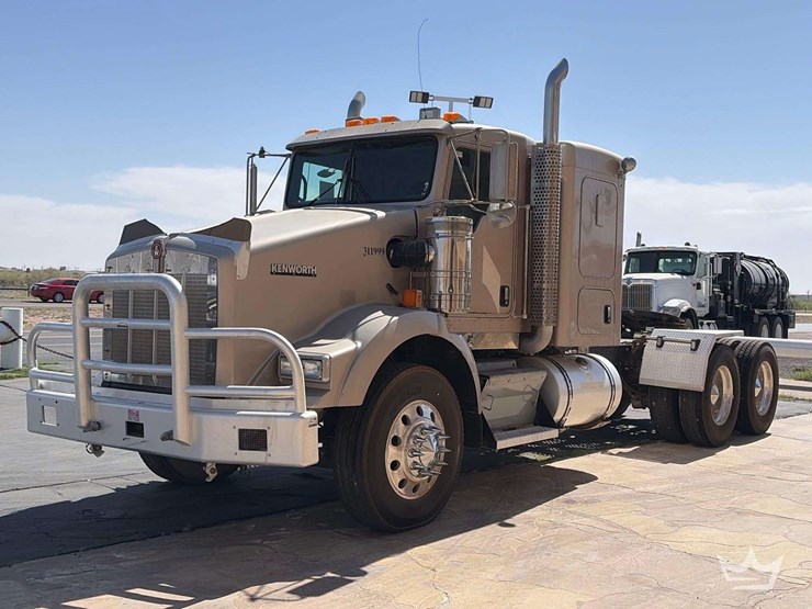 2011-kenworth-t800-image-1