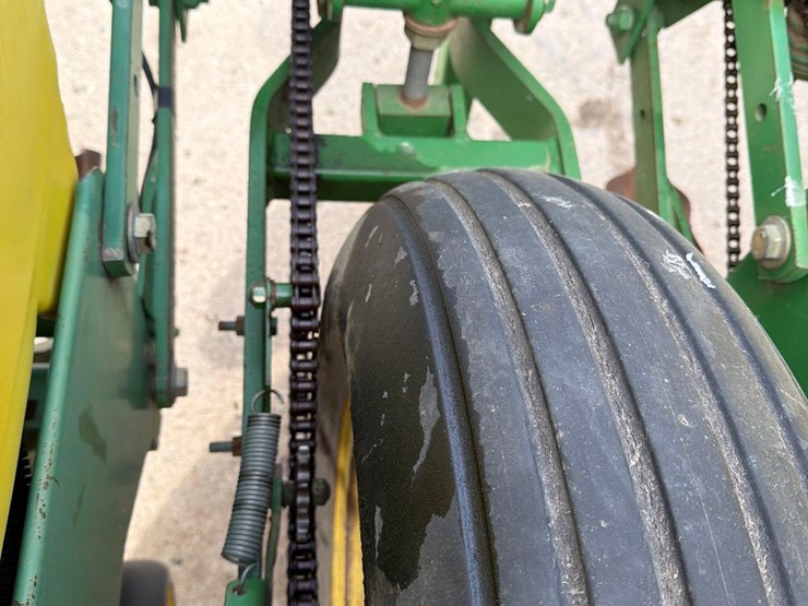 john-deere-7300-image-36