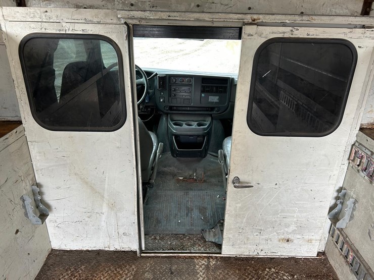 2004-utility-van-image-19