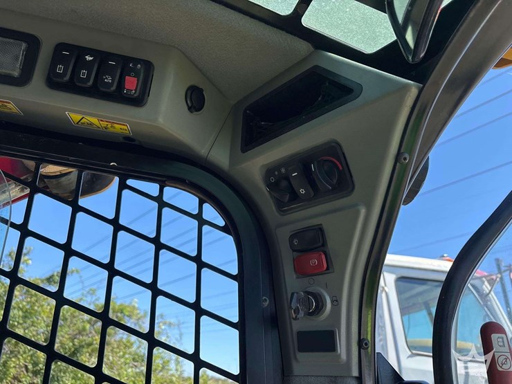 2021-caterpillar-279d3-image-15