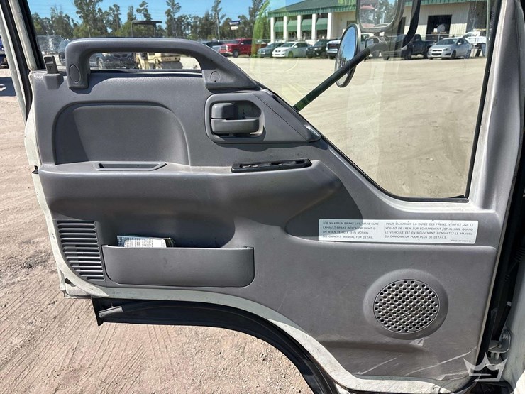 2007-isuzu-npr-image-13