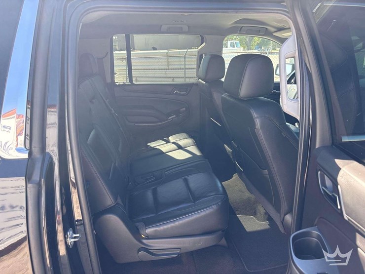 2018-chevrolet-suburban-image-27