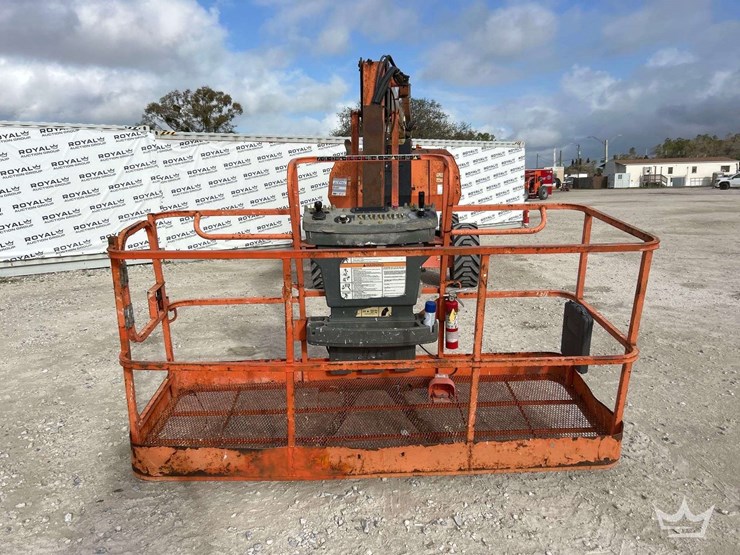 2016-jlg-800aj-image-16