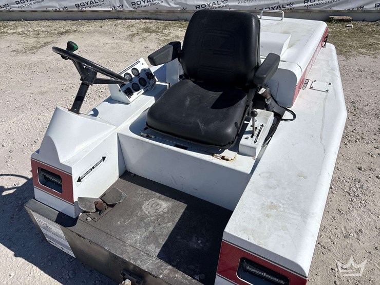 2019-lynco-mini-mover-aircraft-tug-cart-image-10