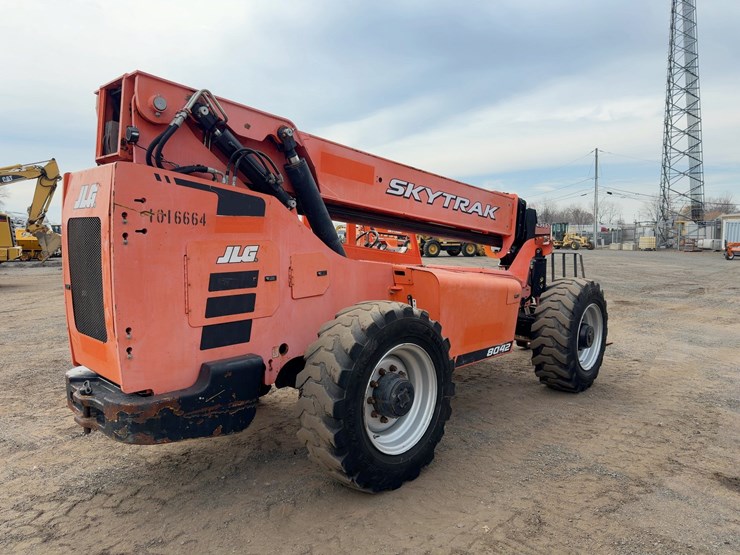 2018-sky-trak-8042-image-5