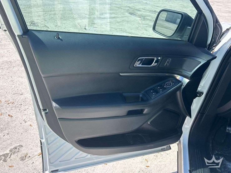 2016-ford-explorer-image-14