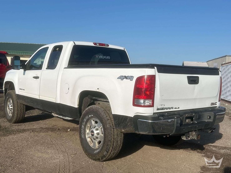2013-gmc-sierra-2500-image-4
