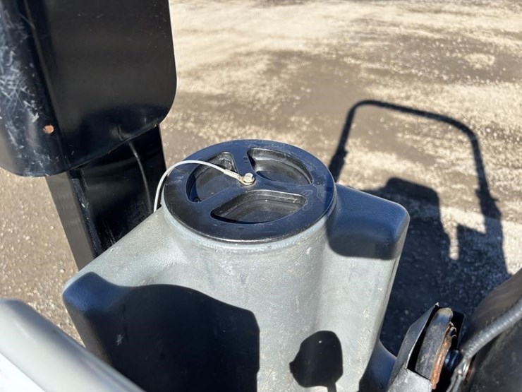 2018-caterpillar-cb24b-image-26