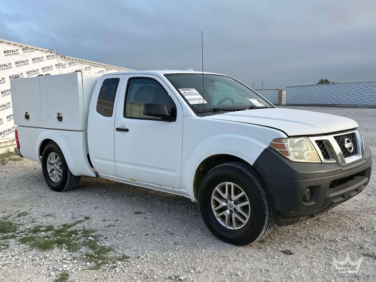 2015-nissan-frontier-image-2