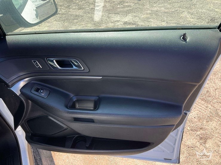 2016-ford-explorer-image-26