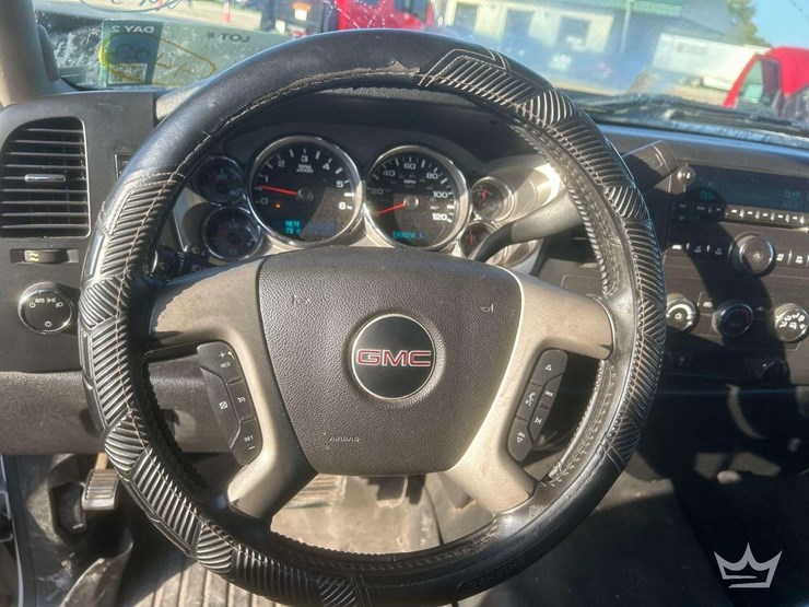 2013-gmc-sierra-2500-image-22