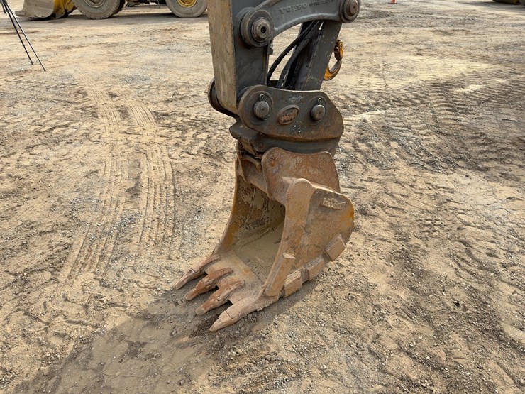 2016-volvo-ecr88d-image-9