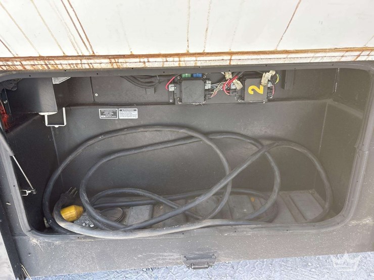 2006-freightliner-tuscany-4077-40ft-class-a-motorhome-image-15