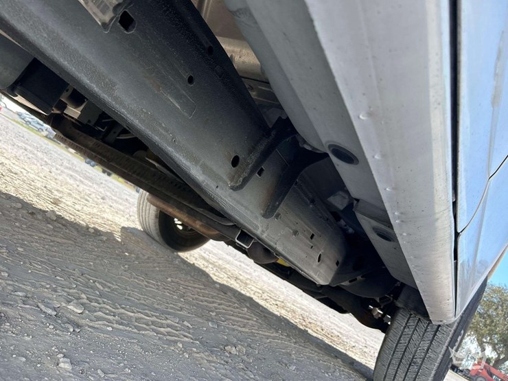 2011-chevrolet-express-2500-image-18