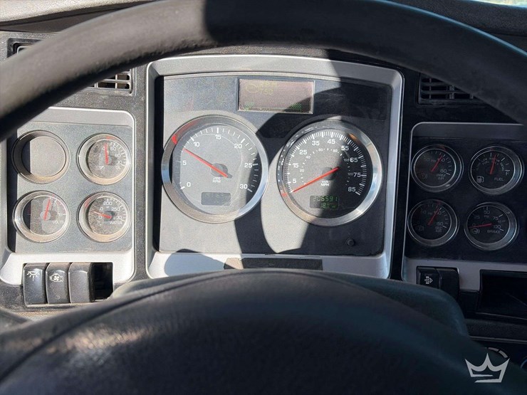 2011-kenworth-t400-image-18