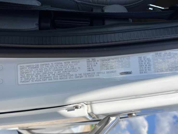 2014-freightliner-m2-106-image-25