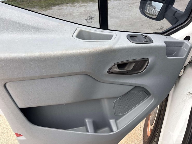 2017-ford-transit-image-11