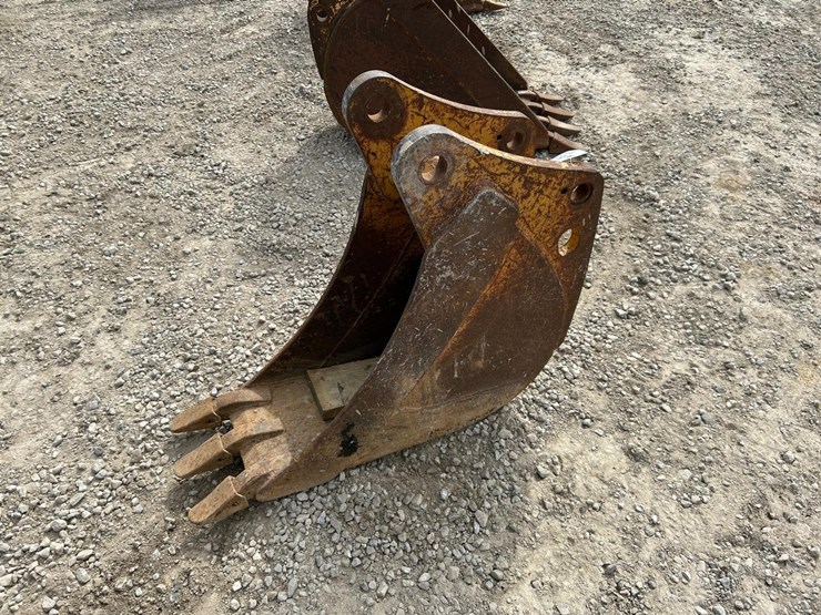 john-deere-12”-excavator-bucket-image-2