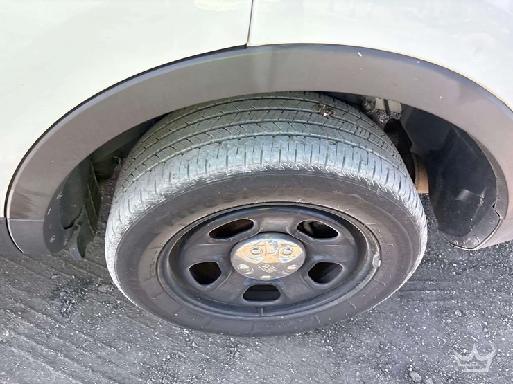 2017-ford-explorer-image-24