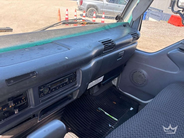 2007-isuzu-npr-image-17