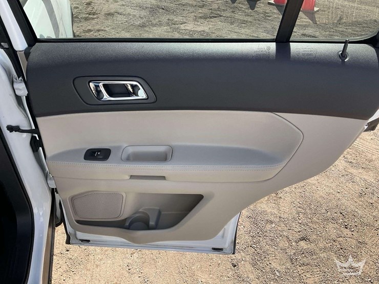 2013-ford-explorer-image-24