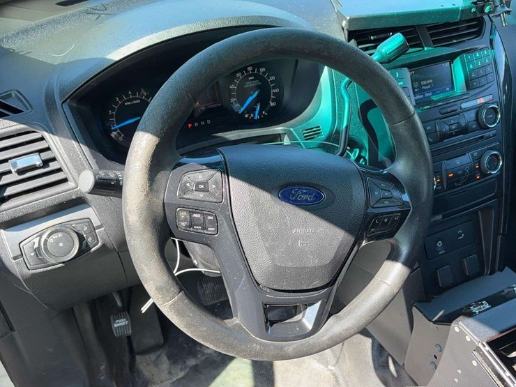 2017-ford-explorer-image-15