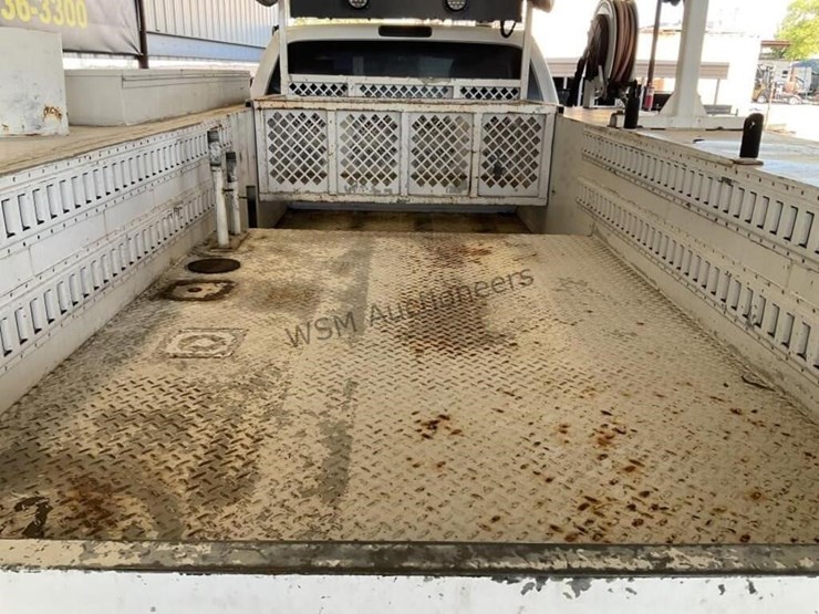 2013-ford-f550-image-11