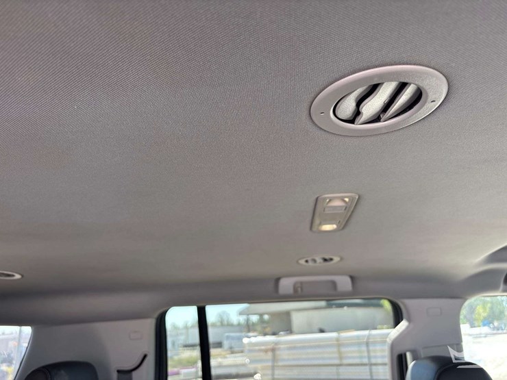 2018-chevrolet-suburban-image-29