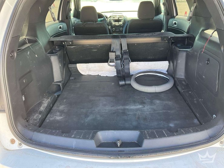 2016-ford-explorer-image-34