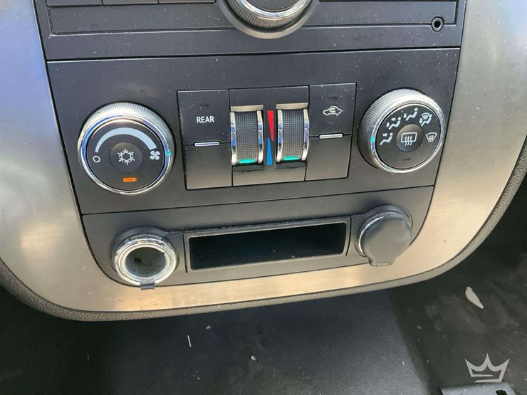 2009-chevrolet-tahoe-image-17