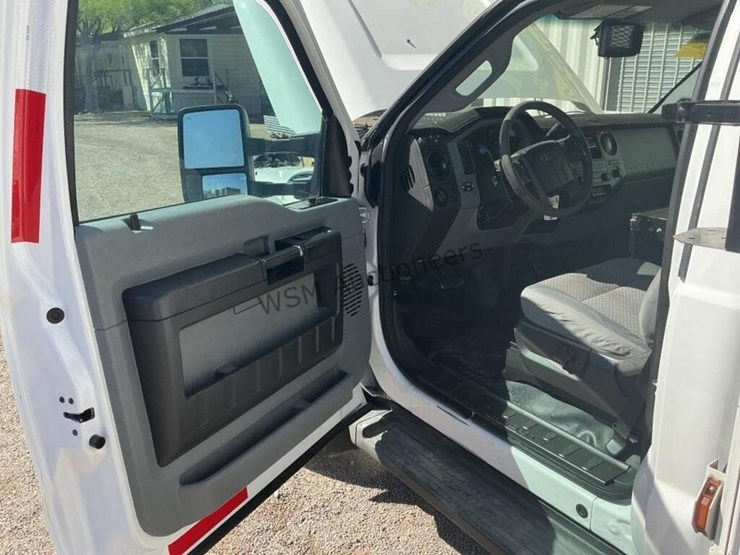 2015-ford-f550-image-30