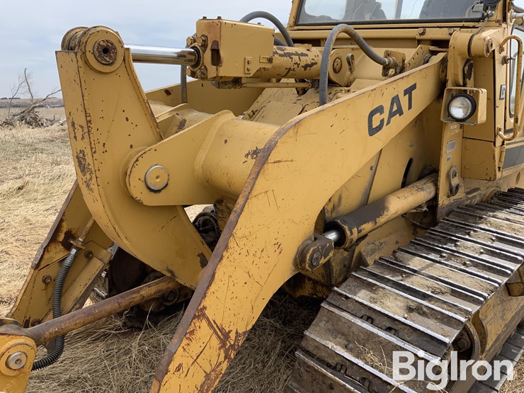 caterpillar-943-track-loader-image-12
