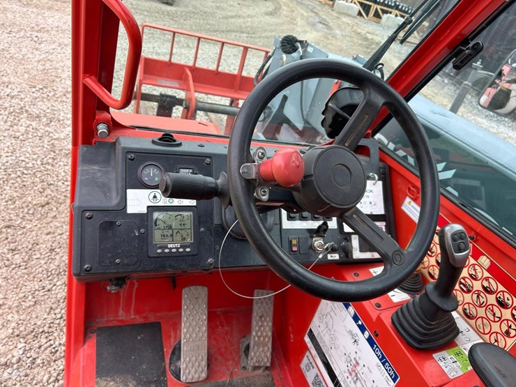 2020-skyjack-sj519th-image-17