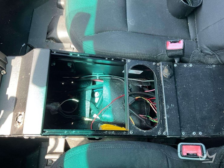 2016-ford-explorer-image-19