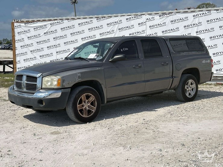 2005-dodge-dakota-image-1