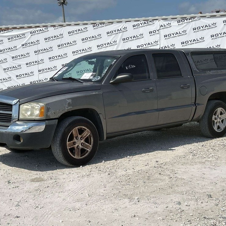2005 DODGE DAKOTA