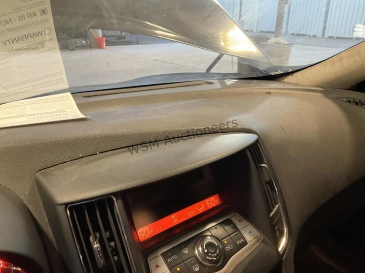 2011-nissan-maxima-sdn-image-19