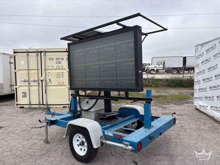 2018-solartech-silent-messenger-towable-solar-message-board-image-4