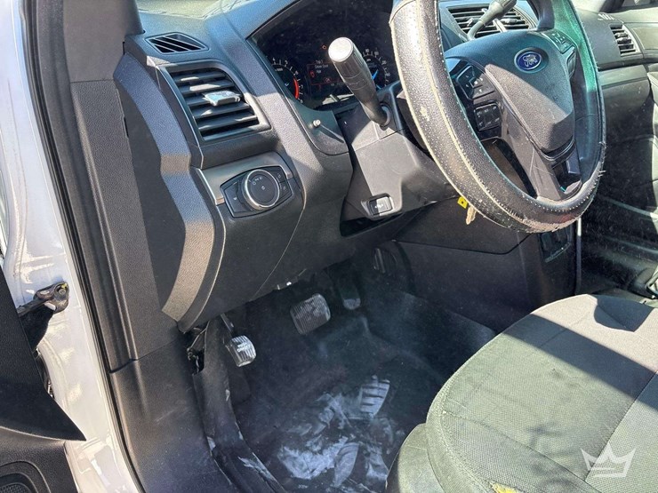 2016-ford-explorer-image-14