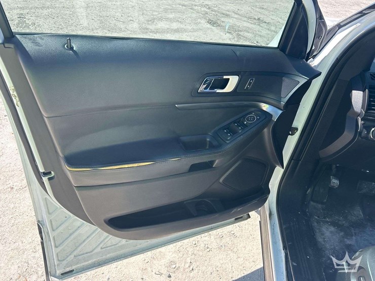 2019-ford-explorer-image-14