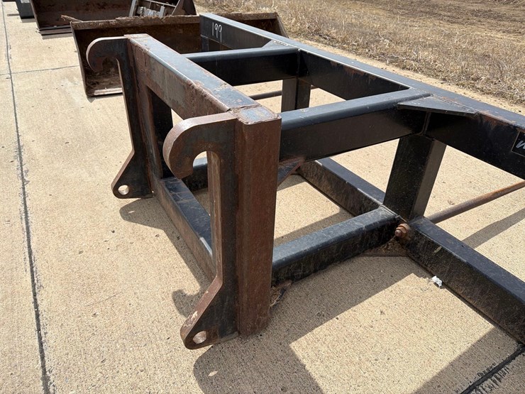 wolf-4-prong-volvo-mount-bale-spear-image-11