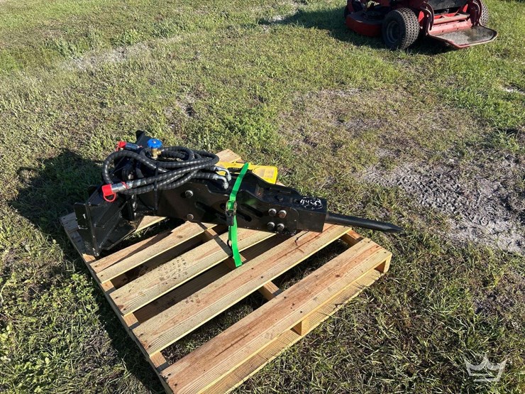 hydraulic-breaker-mini-skid-steer-attachment-image-2