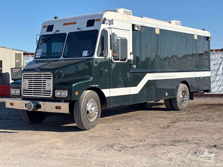 2013-chevrolet-step-van/-command-center-image-1